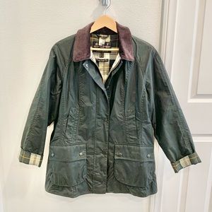 Barbour Beadnell women’s waxed cotton jacket size 12, olive green with collar.